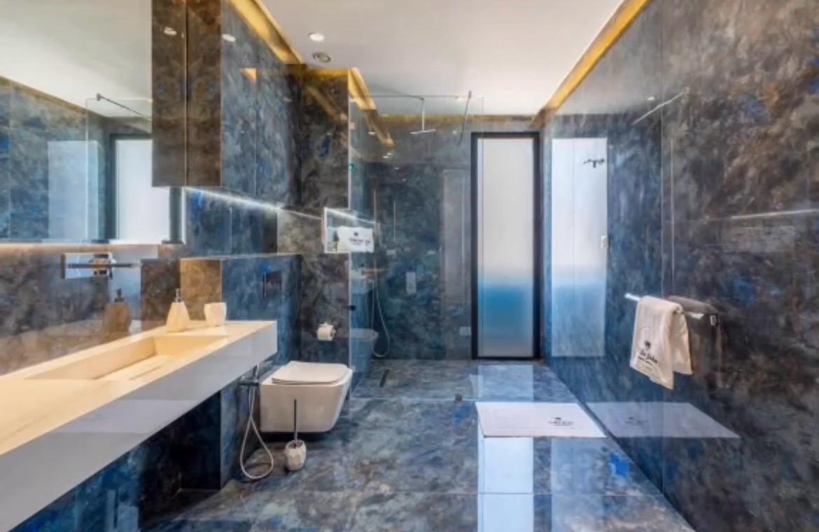 En-suite bathroom finished in blue marble at The Royal VVIP